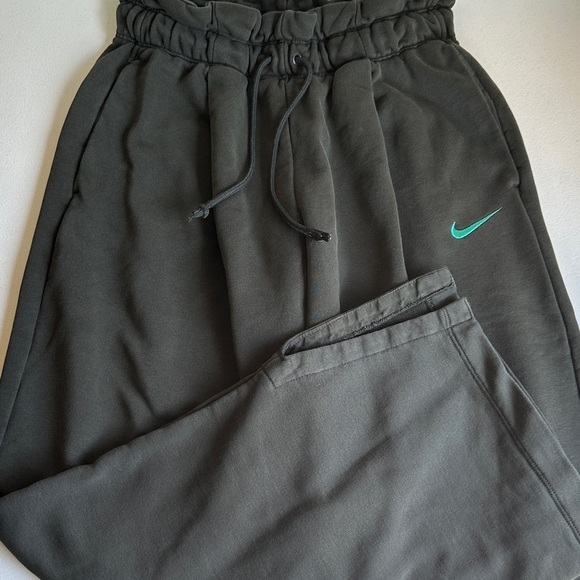 Nike - Picture 1 of 5